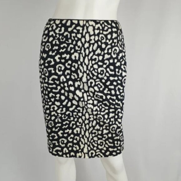 EUC WHBM Black & IVORY CHEETAH ANIMAL PRINT SKIRT - Picture 1 of 9